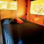 豪华帐篷 Hebergements Insolites Avec Piscine Au Coeur De La Nature Dans Un Domaine Familial Lapenne