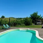 Hebergements Insolites Avec Piscine Au Coeur De La Nature Dans Un Domaine Familial *