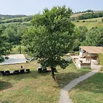 Hebergements Insolites Avec Piscine Au Coeur De La Nature Dans Un Domaine Familial *