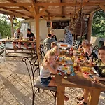 Hebergements Insolites Avec Piscine Au Coeur De La Nature Dans Un Domaine Familial 豪华帐篷 *