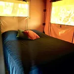 Hebergements Insolites Avec Piscine Au Coeur De La Nature Dans Un Domaine Familial * Lapenne