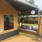 Hebergements Insolites Avec Piscine Au Coeur De La Nature Dans Un Domaine Familial 豪华帐篷 Lapenne