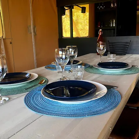 豪华帐篷 Hebergements Insolites Avec Piscine Au Coeur De La Nature Dans Un Domaine Familial Lapenne